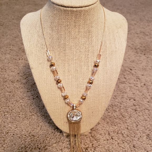 2/$20 Gold and cream pendant necklace - Picture 2 of 3